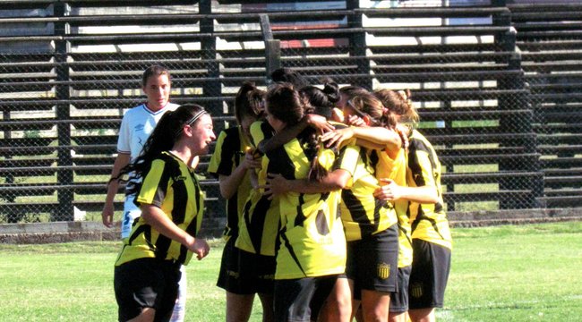 imagen de Fútbol Femenino | Peñarol inicia la defensa del título